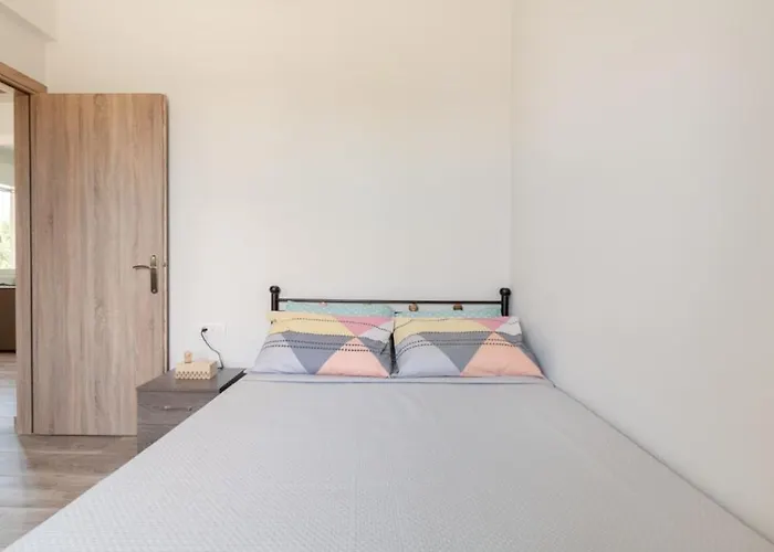 Dimitra's Sunny Mirsinochori