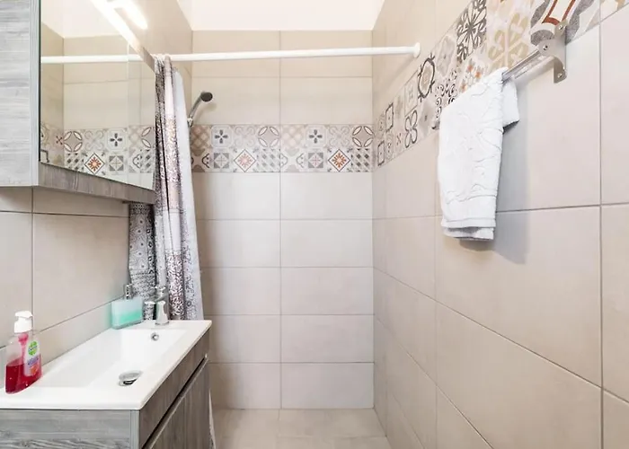 ηλιόλουστη βίλα της δήμητρας *